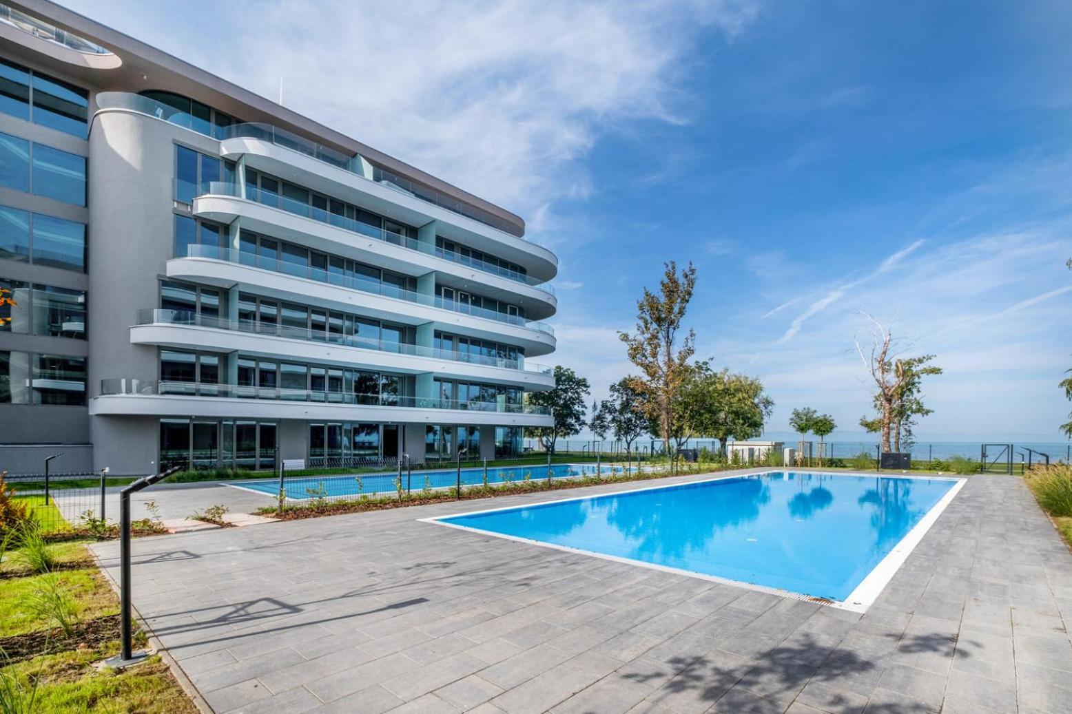 Myflat Wave Luxury 44 Suite Siofok Ngoại thất bức ảnh