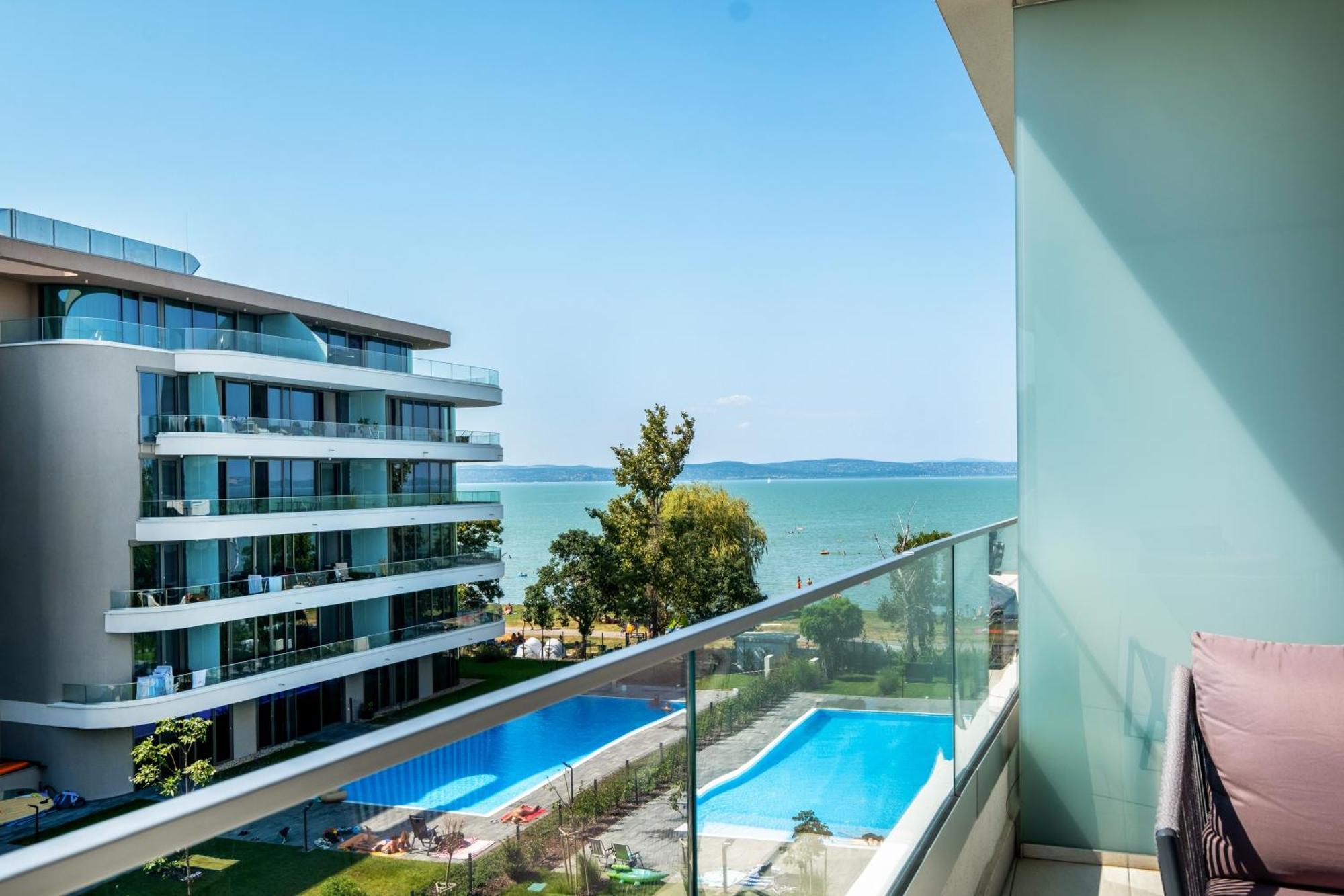Myflat Wave Luxury 44 Suite Siofok Ngoại thất bức ảnh