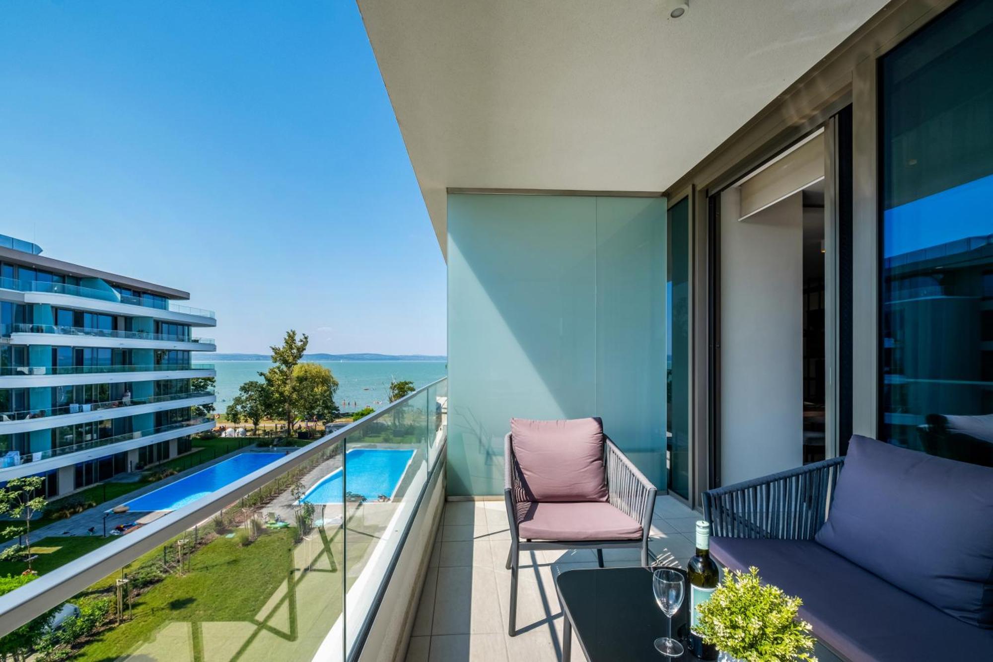 Myflat Wave Luxury 44 Suite Siofok Ngoại thất bức ảnh